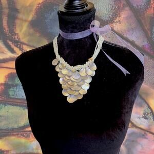 Vintage mother of pearl shell bib necklace 🐚✨